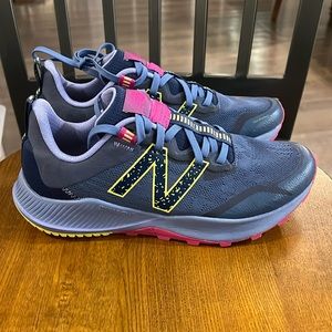 New Balance DynaSoft Nitrel V4 Womens Size 10 EUC Running Hiking Shoes